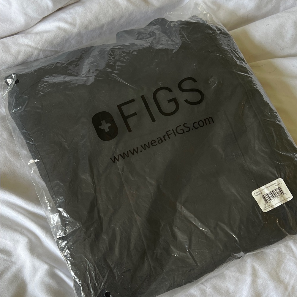 Figs Black Rafaela Cargo Jogger Scrub Jumpsuit BRAND NEW size medium